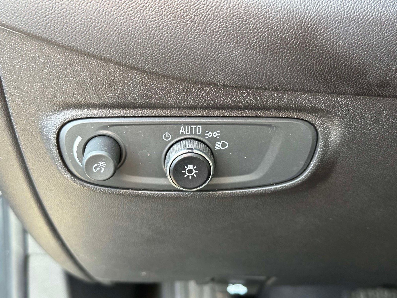 Used 2023 Chevrolet Equinox RS FWD image 20