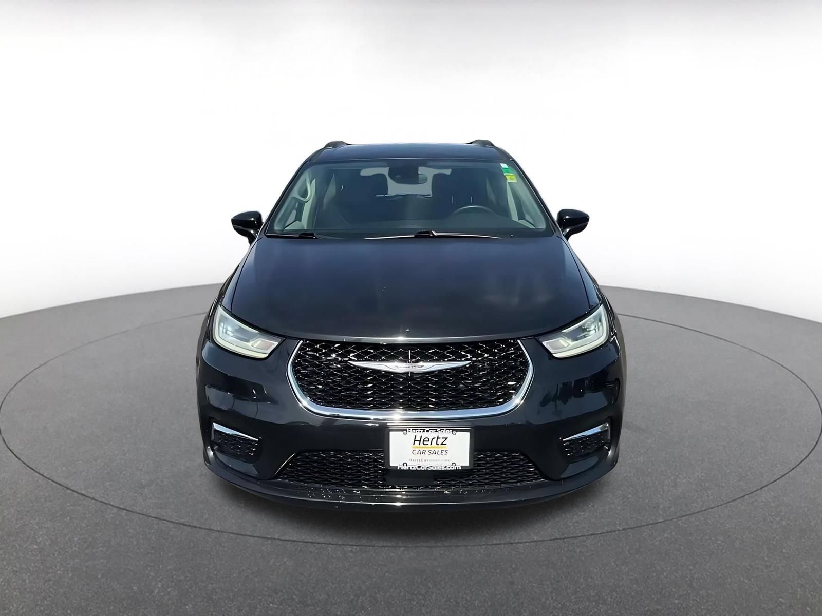Used 2022 Chrysler Pacifica Touring-L FWD image 4