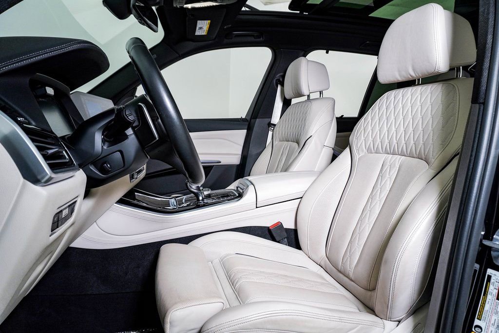 Used 2020 BMW X5 M50i w/ Executive Package image 18