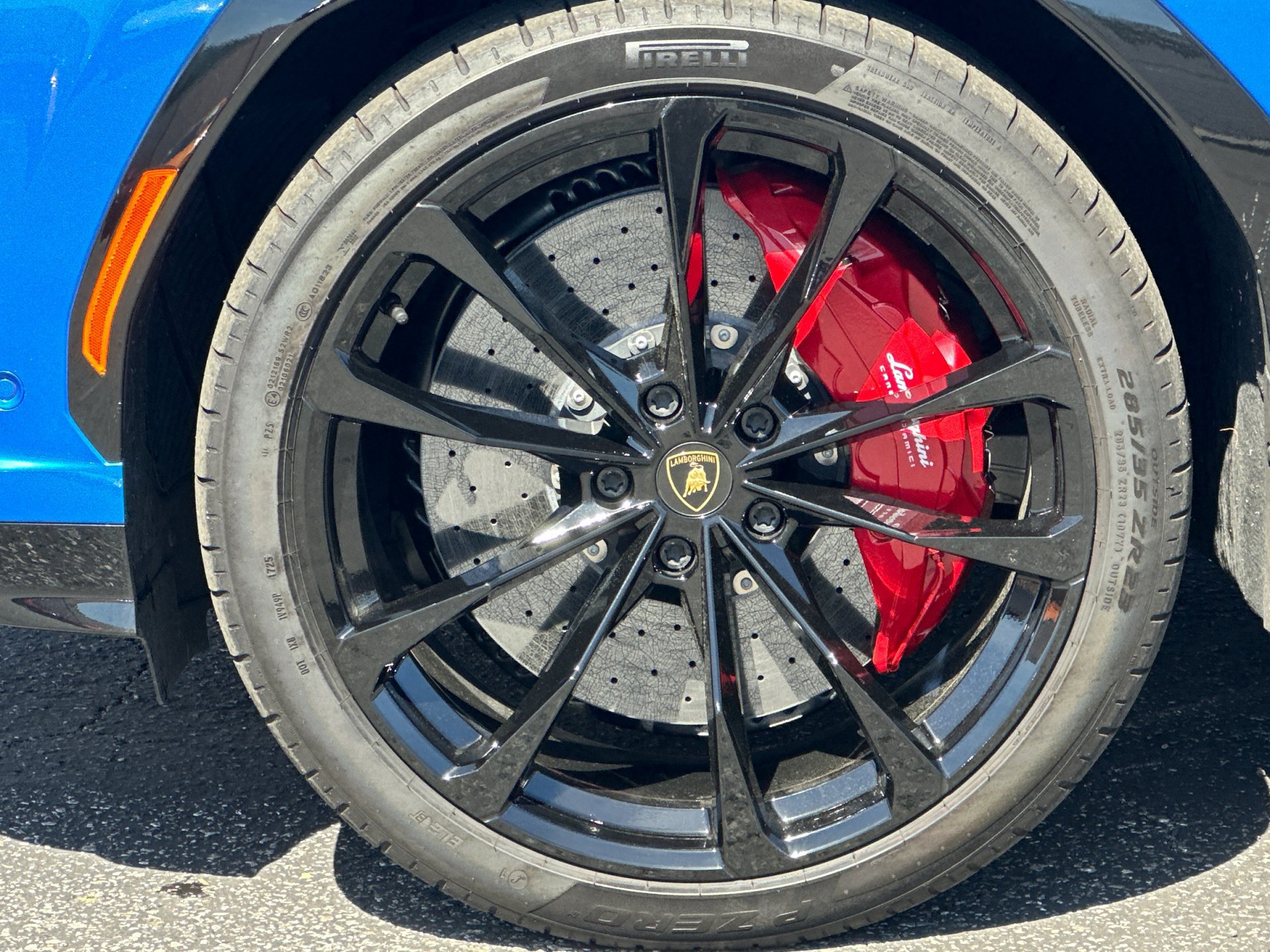 Used 2025 Lamborghini Urus SE AWD/4WD image 9