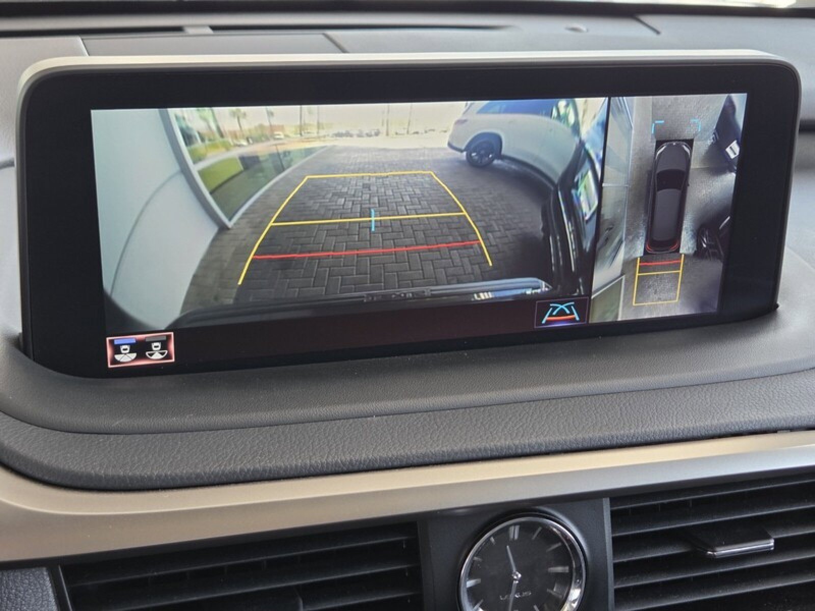 Used 2022 Lexus RX 350L FWD w/ Premium Package image 31