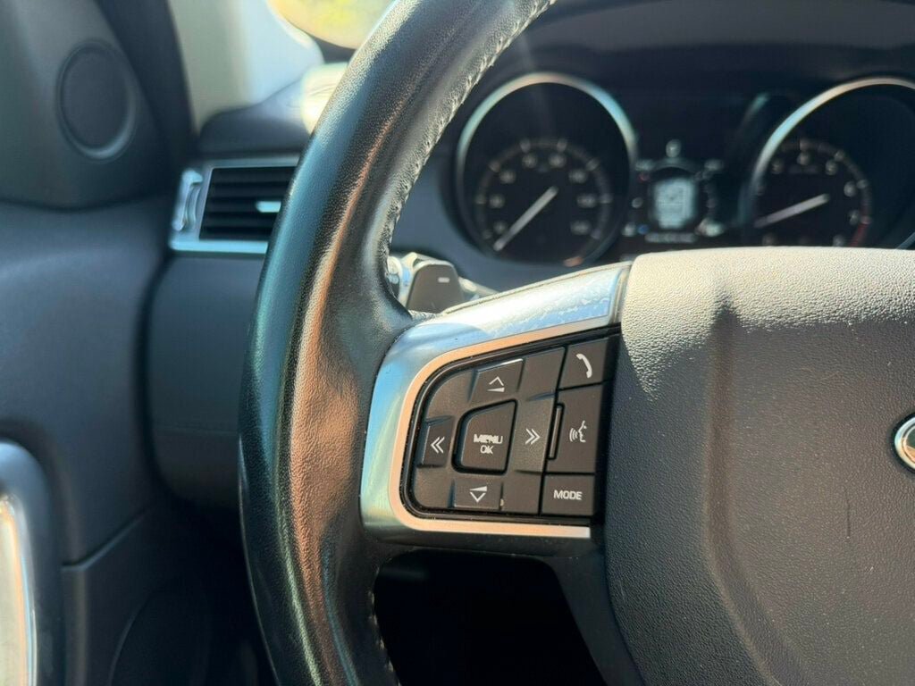 Used 2019 Land Rover Discovery Sport SE AWD/4WD image 19