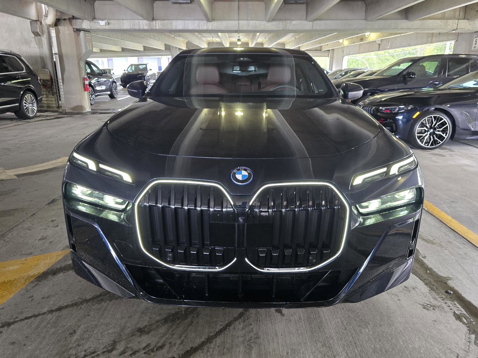 New 2025 BMW 750e xDrive w/ Premium Package image 2