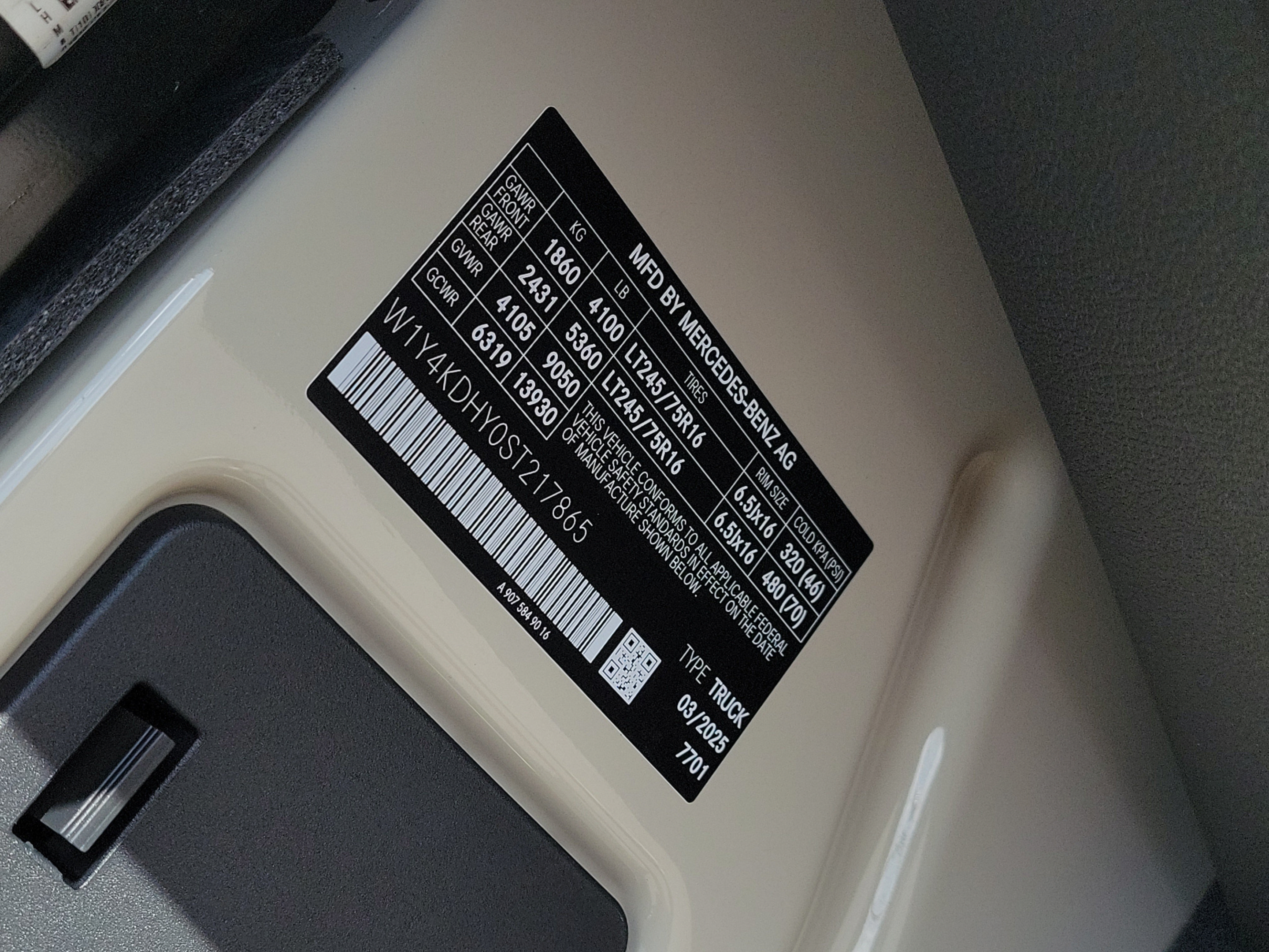 Used 2025 Mercedes-Benz Sprinter 2500 image 22