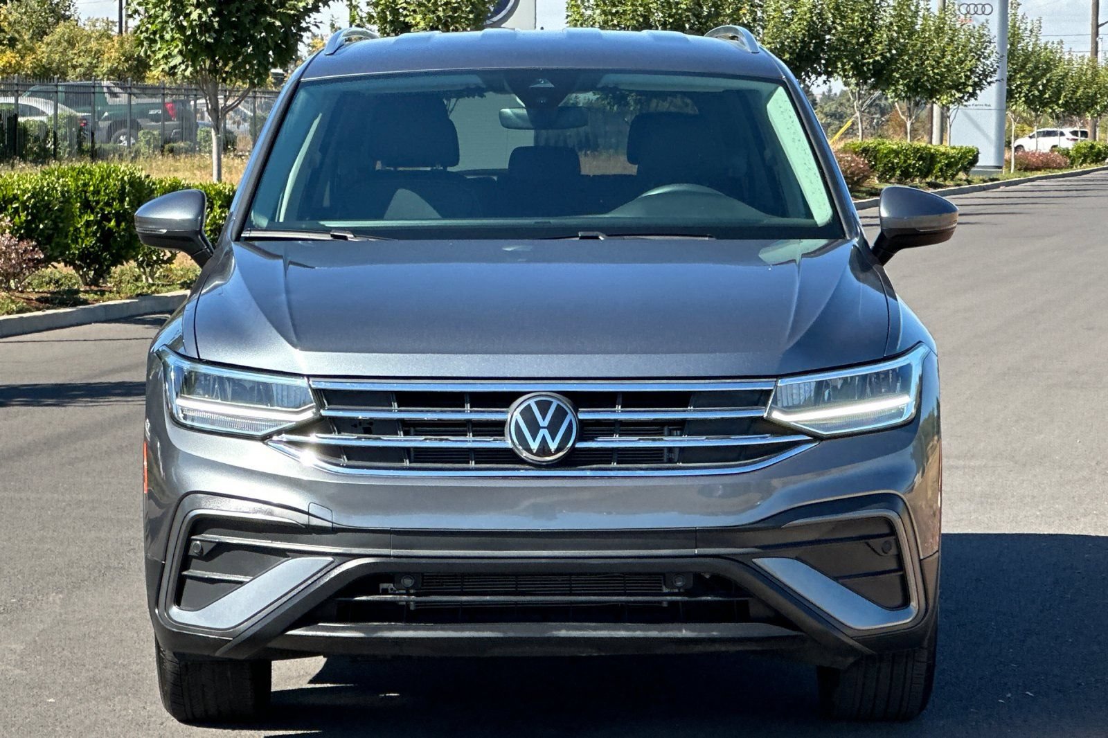 Used 2024 Volkswagen Tiguan SE AWD/4WD image 8
