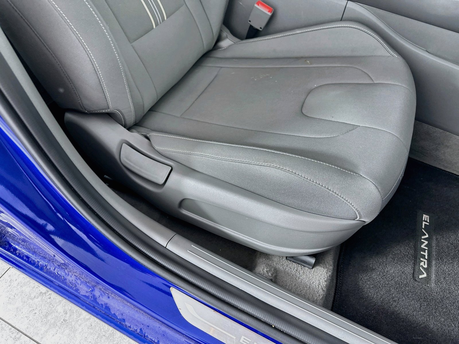 Used 2025 Hyundai Elantra SEL FWD image 32