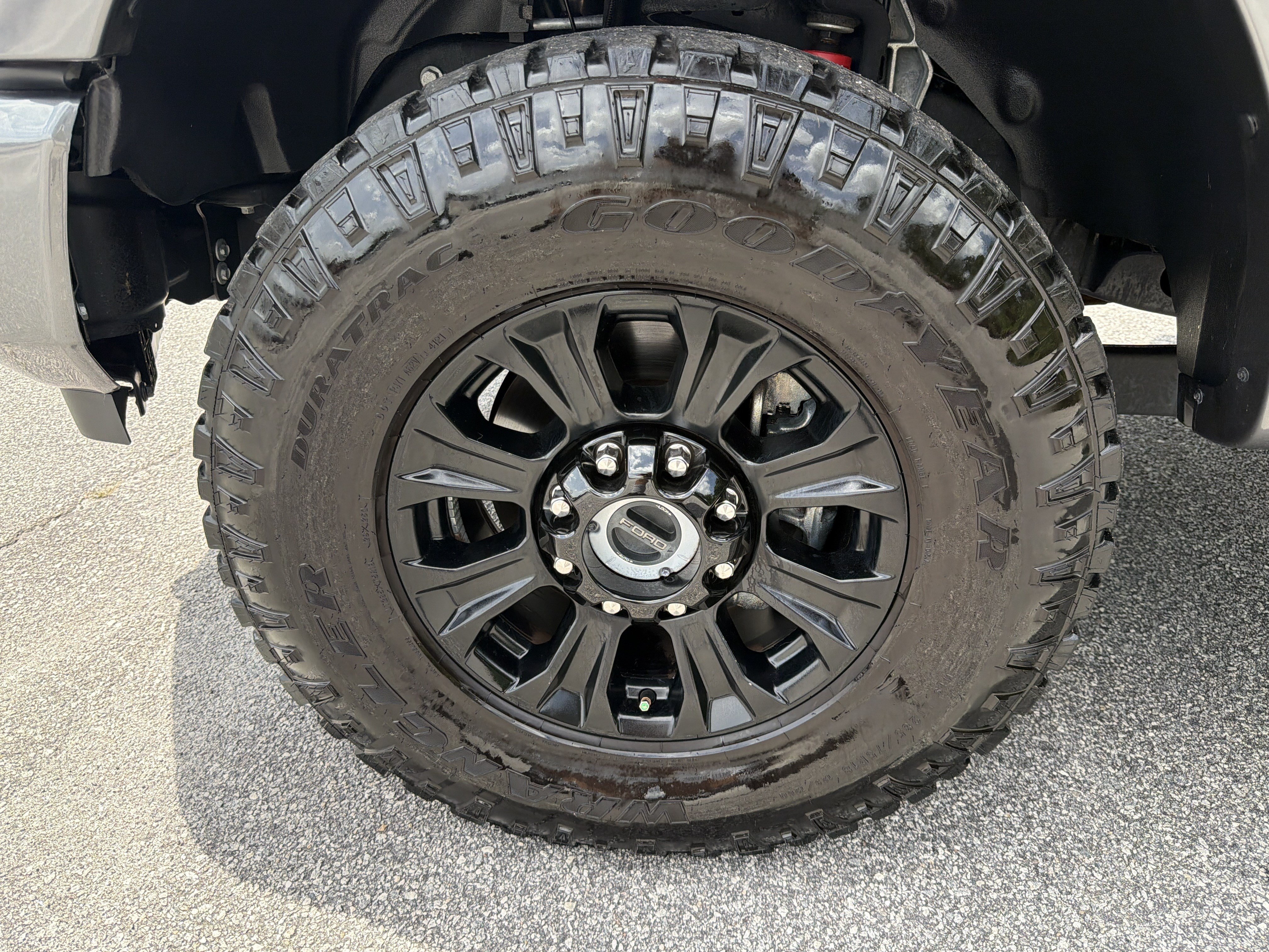 Used 2022 Ford F350 Platinum w/ Tremor Off-Road Package AWD/4WD image 12