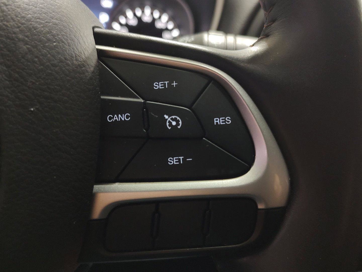 Used 2018 Jeep Compass Latitude w/ Popular Equipment Group AWD/4WD image 14