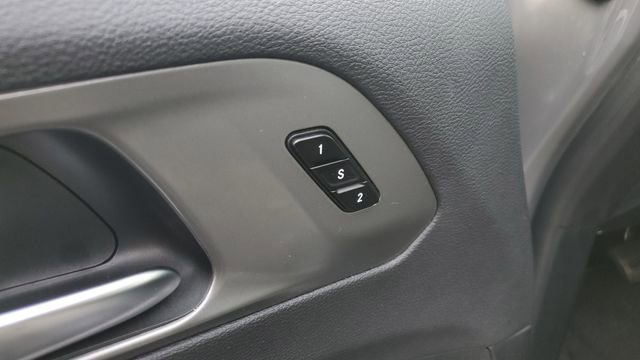 Certified 2025 Chrysler Pacifica Select image 6