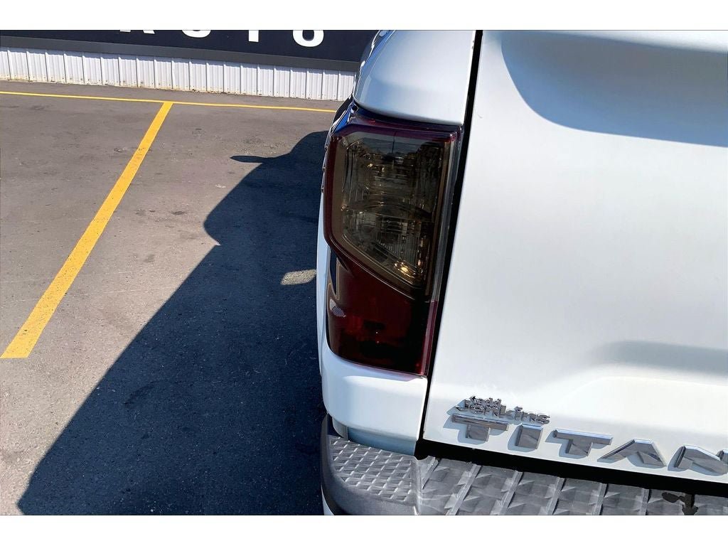Used 2018 Nissan Titan PRO-4X w/ Pro-4x Convenience Package AWD/4WD image 30