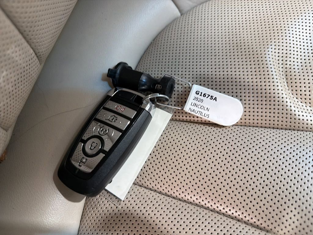 Used 2020 Lincoln Nautilus Reserve w/ Equipment Group 201A image 30