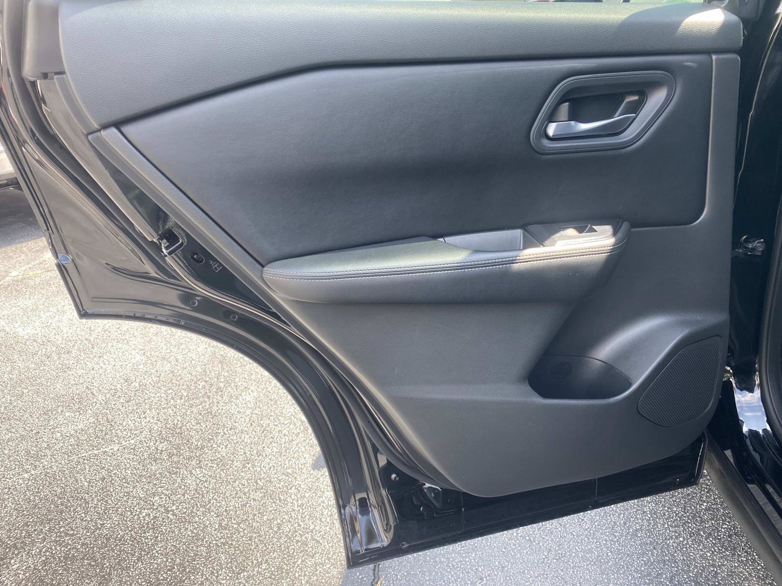 Used 2025 Nissan Rogue SV FWD image 17