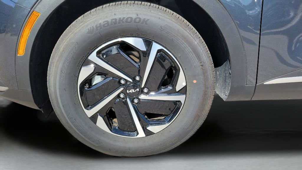 Used 2025 Kia Sportage LX image 10