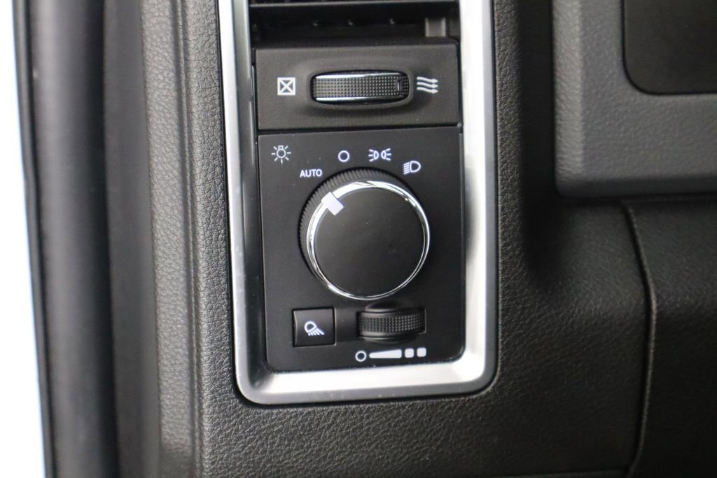 Used 2019 RAM 1500 Classic SLT image 14