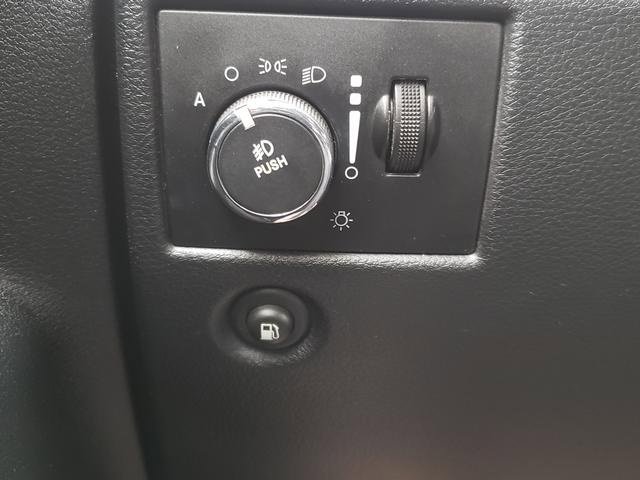 Used 2012 Jeep Grand Cherokee Laredo w/ Laredo E Group image 25