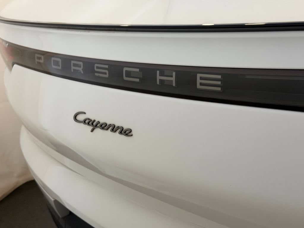 Certified 2022 Porsche Cayenne Platinum Edition AWD/4WD image 25