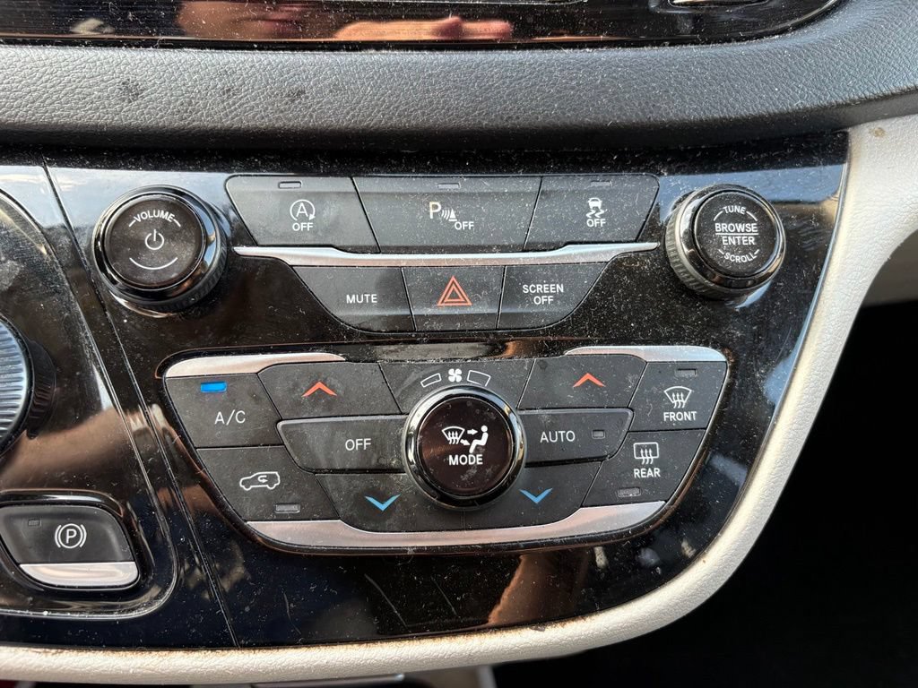 Used 2020 Chrysler Pacifica Touring-L Plus FWD image 18
