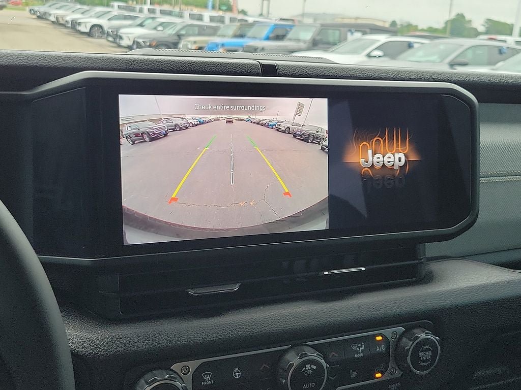 Used 2025 Jeep Wrangler Sport AWD/4WD image 15