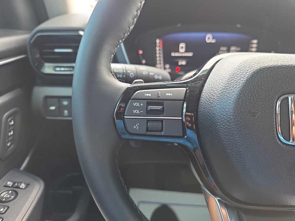 Used 2025 Honda Pilot Elite image 21