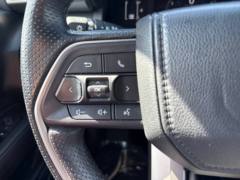 Used 2025 Toyota 4Runner SR5 AWD/4WD image 15