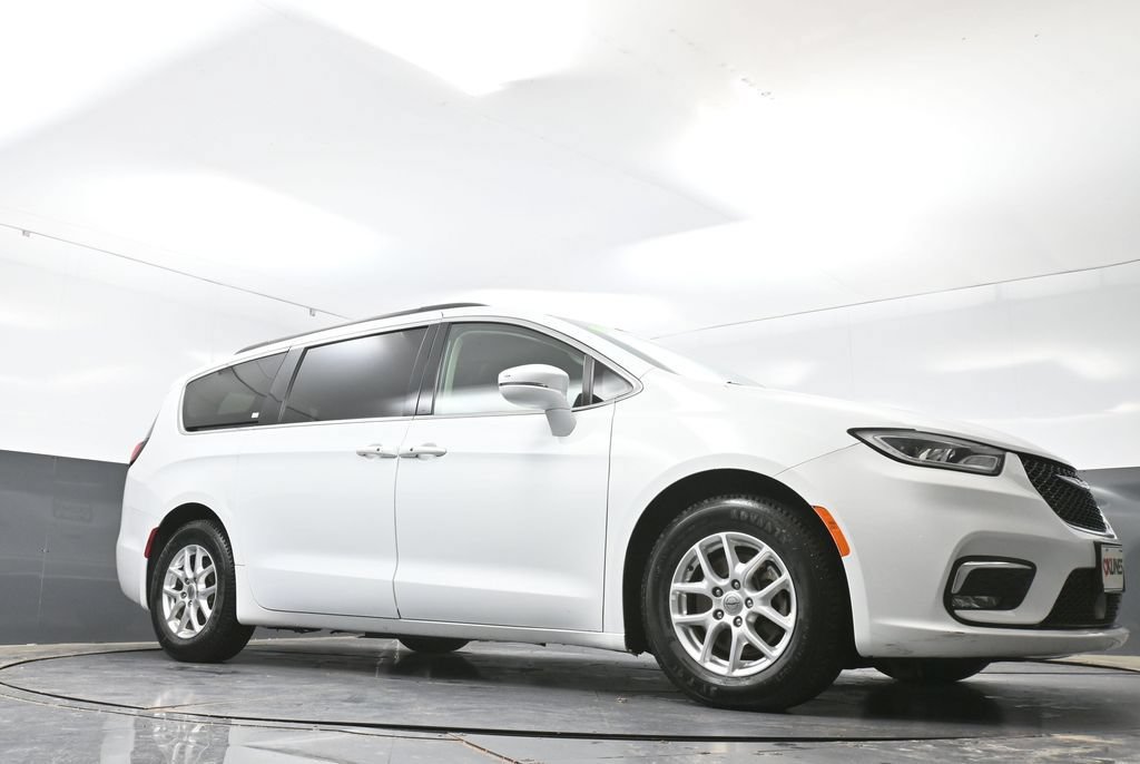 Used 2022 Chrysler Pacifica Touring-L FWD image 23
