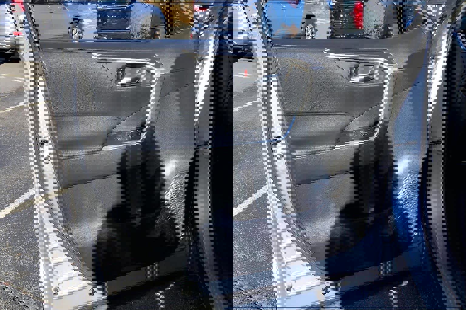 Used 2020 Toyota RAV4 XLE image 21