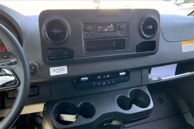 Used 2024 Mercedes-Benz Sprinter 2500 image 5