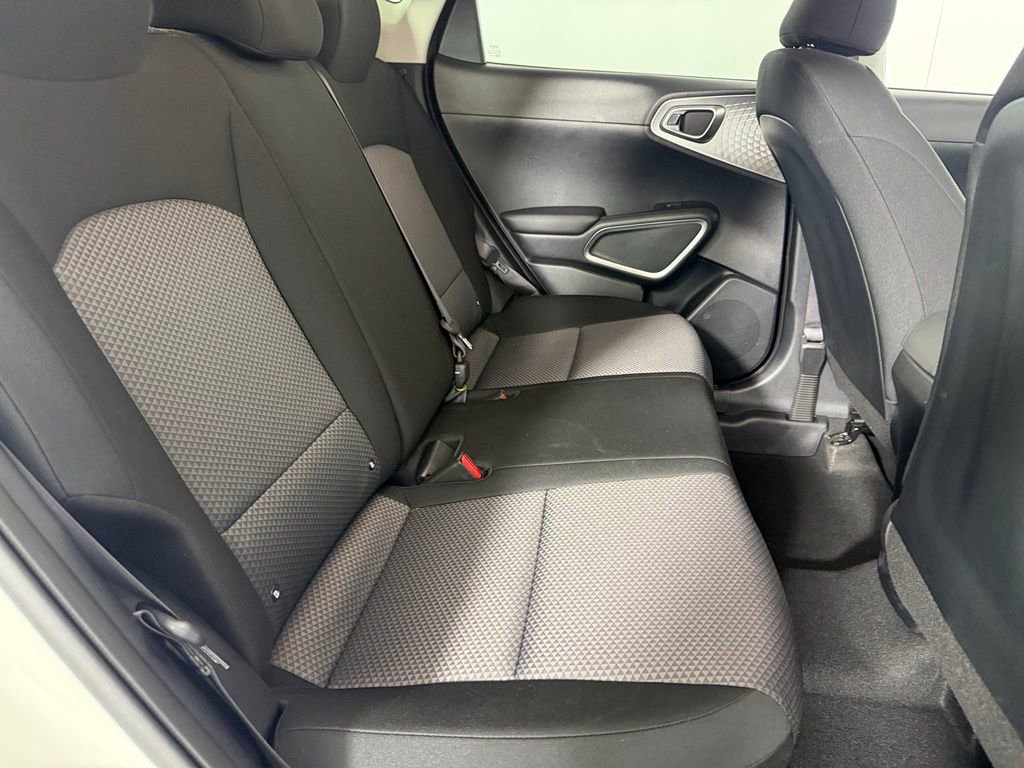 Used 2025 Kia Soul LX w/ LX Technology Package FWD image 28