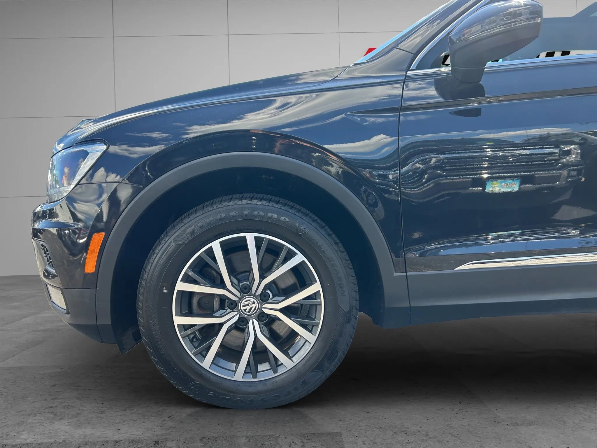 Used 2018 Volkswagen Tiguan SE AWD/4WD image 9