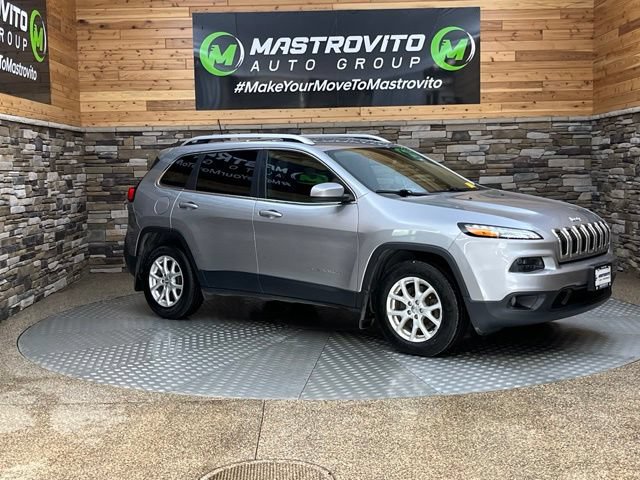 Used 2017 Jeep Cherokee Latitude w/ Cold Weather Group AWD/4WD image 16
