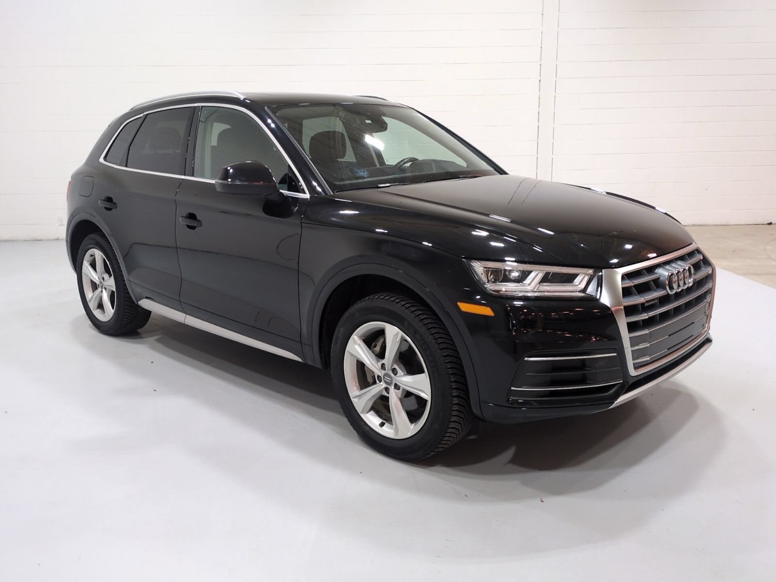 Used 2020 Audi Q5 2.0T Premium Plus w/ Premium Plus Package AWD/4WD image 3