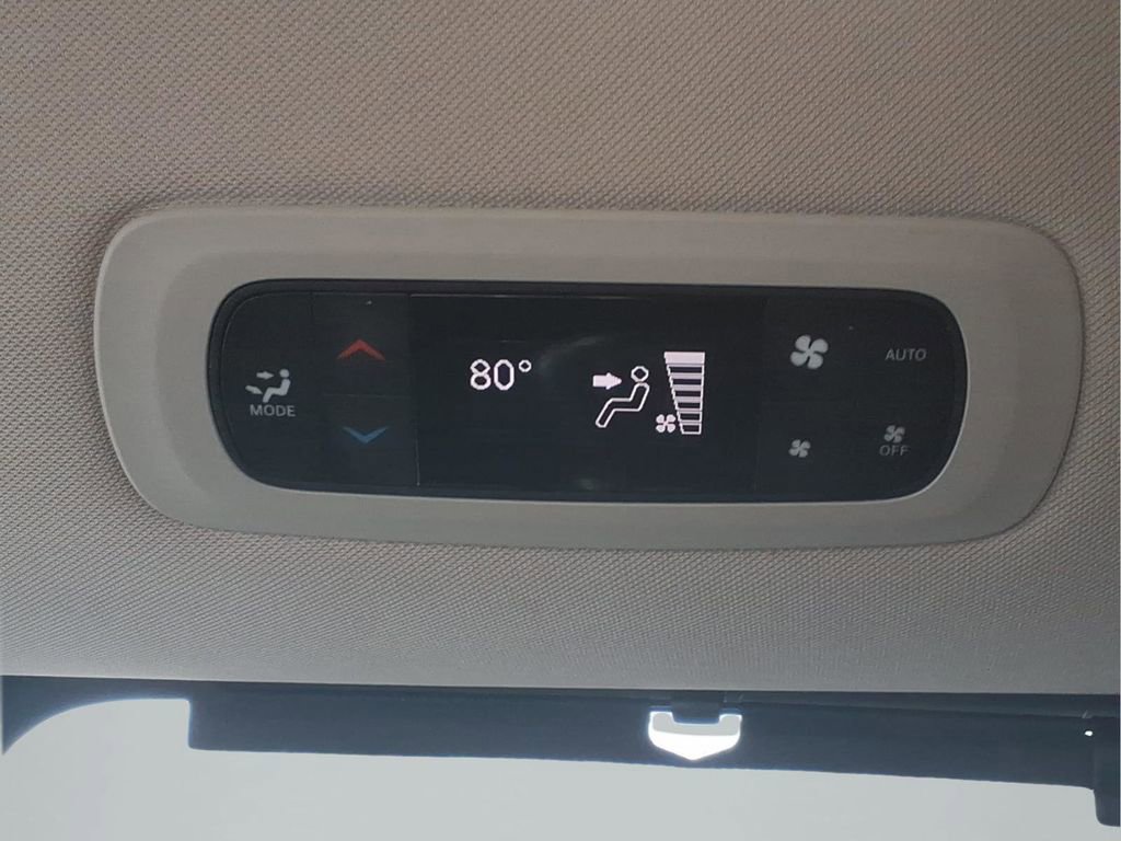Used 2023 Chrysler Pacifica Touring-L FWD image 26