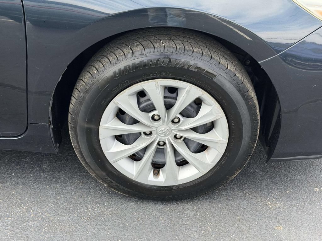 Used 2015 Toyota Camry LE FWD image 9