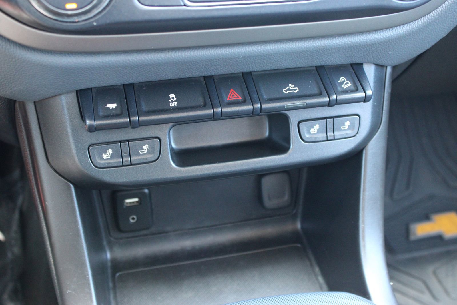 Used 2017 Chevrolet Colorado Z71 AWD/4WD image 18