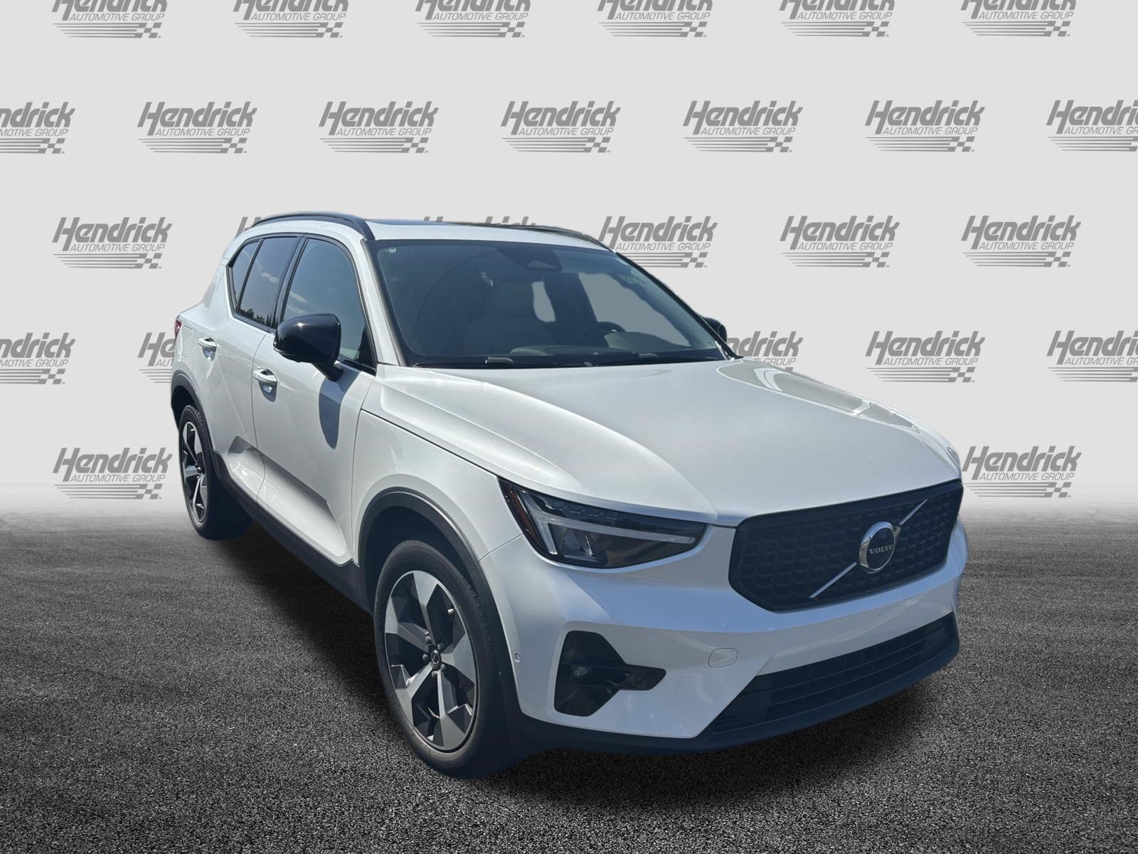 Used 2023 Volvo XC40 B5 Plus w/ Protection Package Premier AWD/4WD image 2