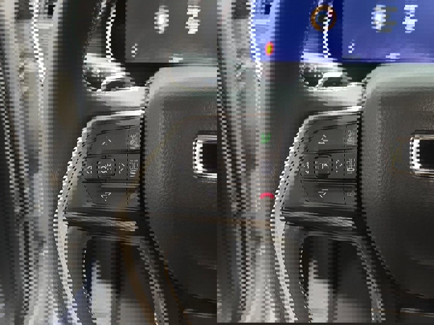 Used 2024 Jeep Grand Cherokee Altitude image 12