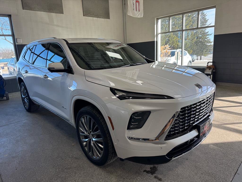 Used 2025 Buick Enclave Avenir w/ Super Cruise Package image 3