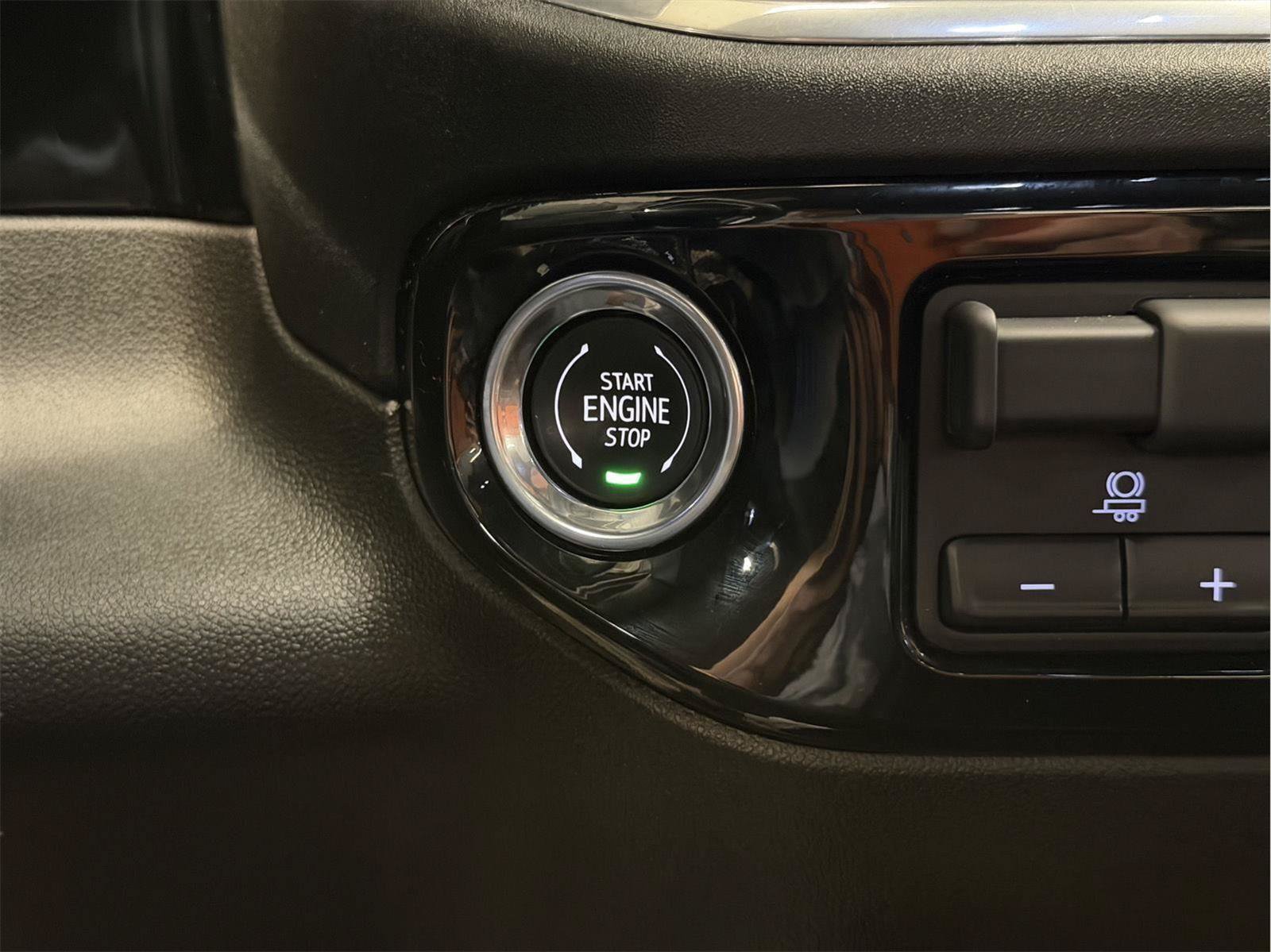 Certified 2025 GMC Sierra 1500 SLT AWD/4WD image 30