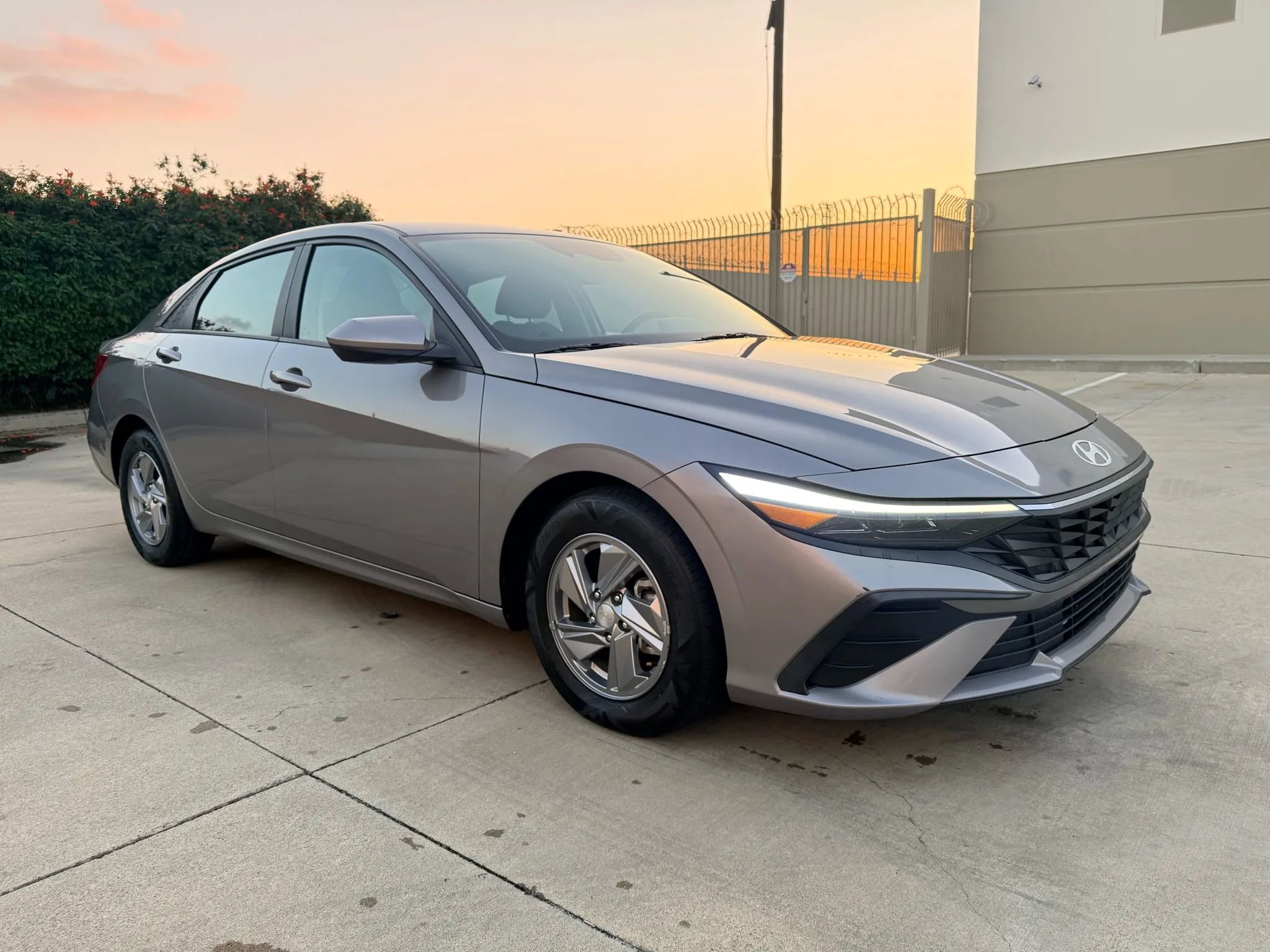 Used 2024 Hyundai Elantra SE image 3