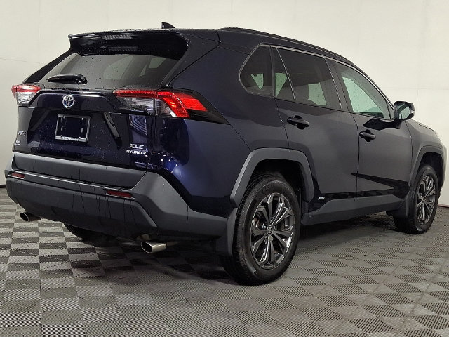 Used 2022 Toyota RAV4 XLE Premium AWD/4WD image 9