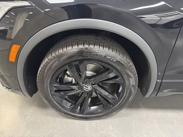 Used 2024 Volkswagen Tiguan SE R-Line image 38