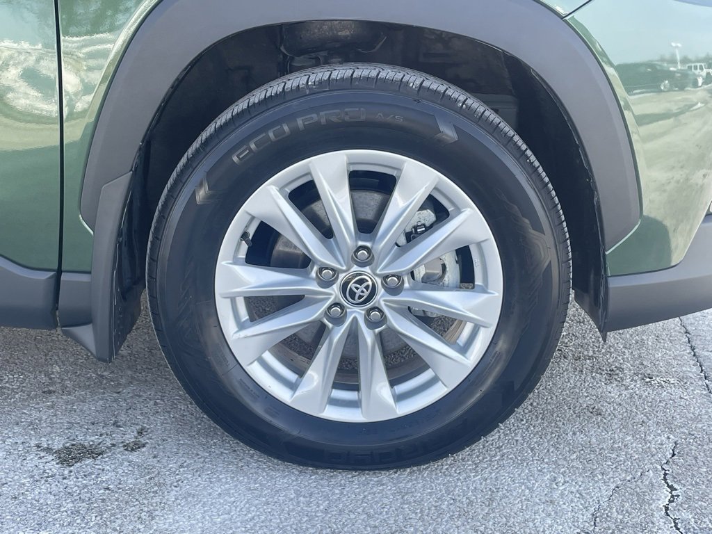 Used 2024 Toyota Corolla Cross LE image 9