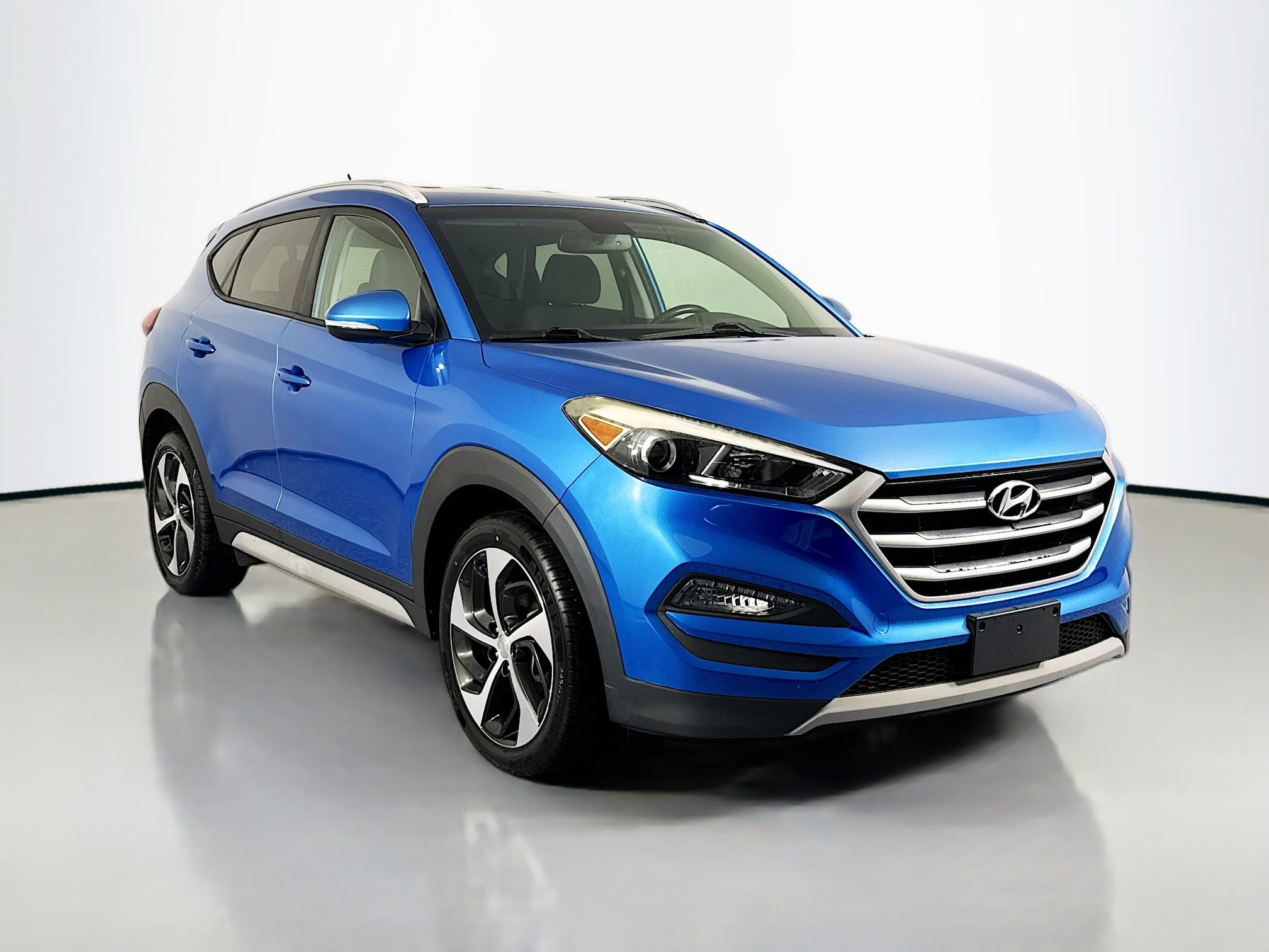 Used 2017 Hyundai Tucson Sport image 3
