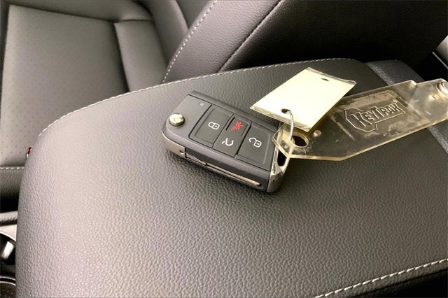 Used 2017 Volkswagen Golf 4-Door image 11