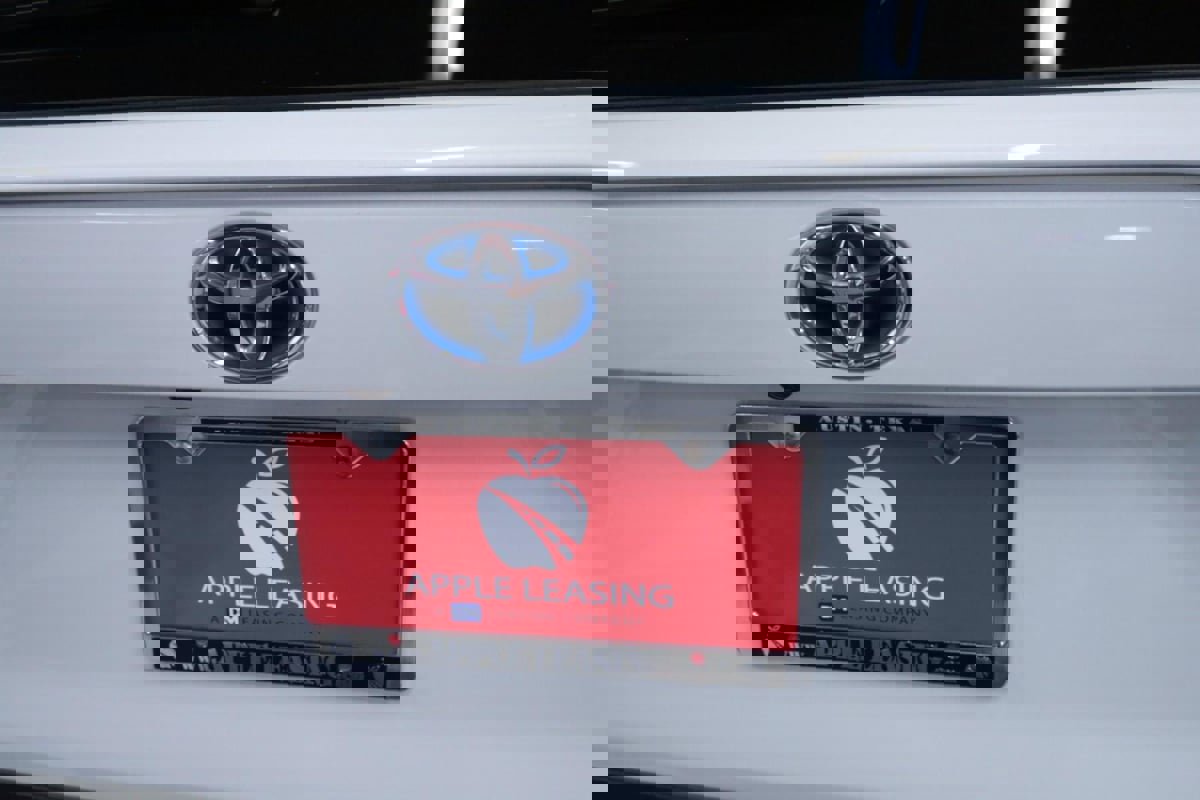 Used 2022 Toyota RAV4 XLE Premium image 28