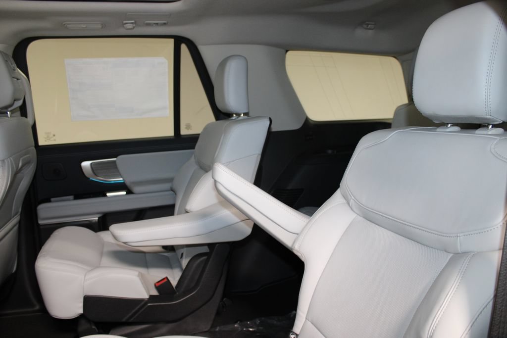 New 2027 Ford Expedition Platinum RWD image 18