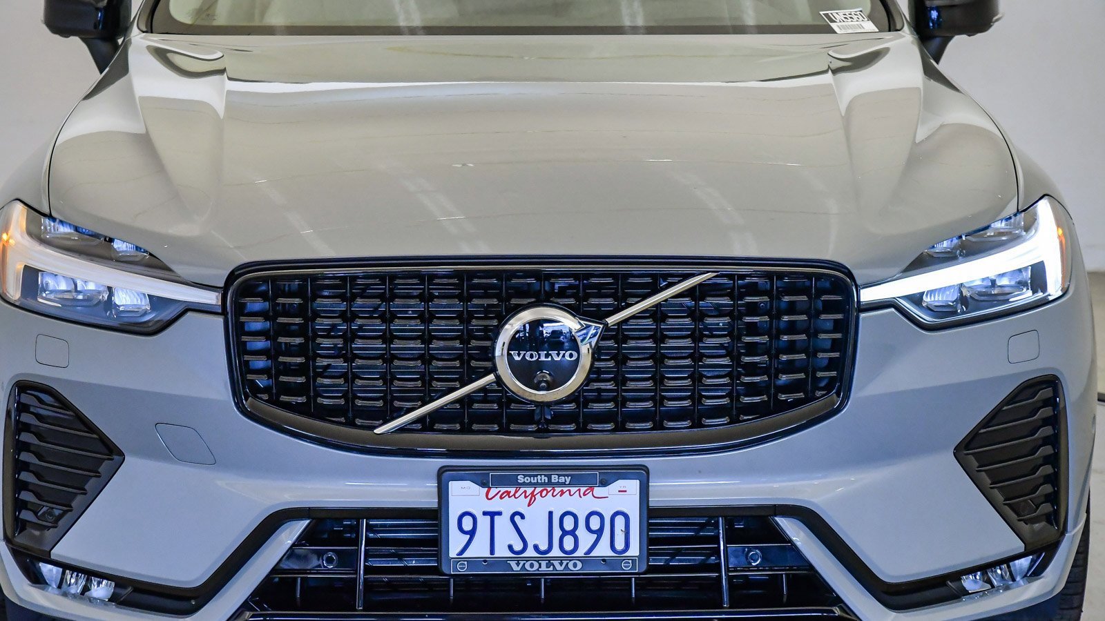 Certified 2025 Volvo XC60 B5 Ultra w/ Protection Package Premier image 8