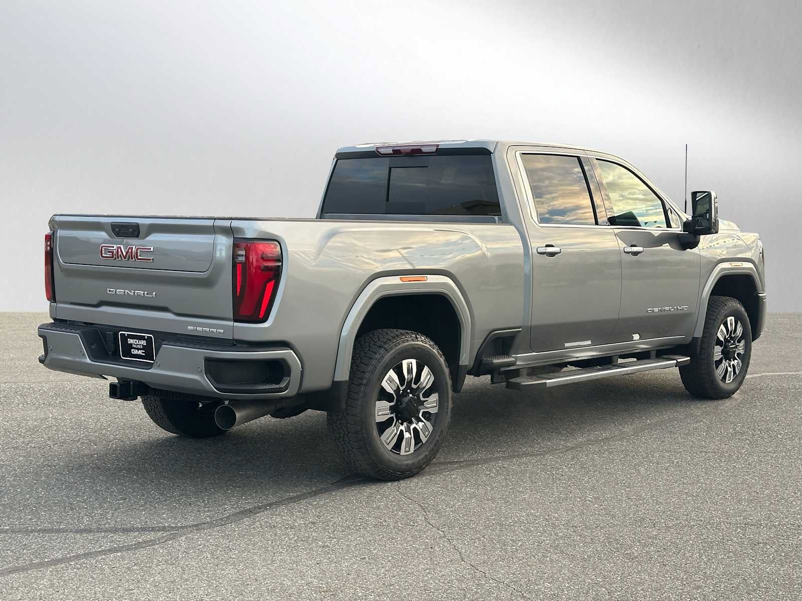 New 2026 GMC Sierra 3500 Denali w/ Denali Reserve Package AWD/4WD image 3