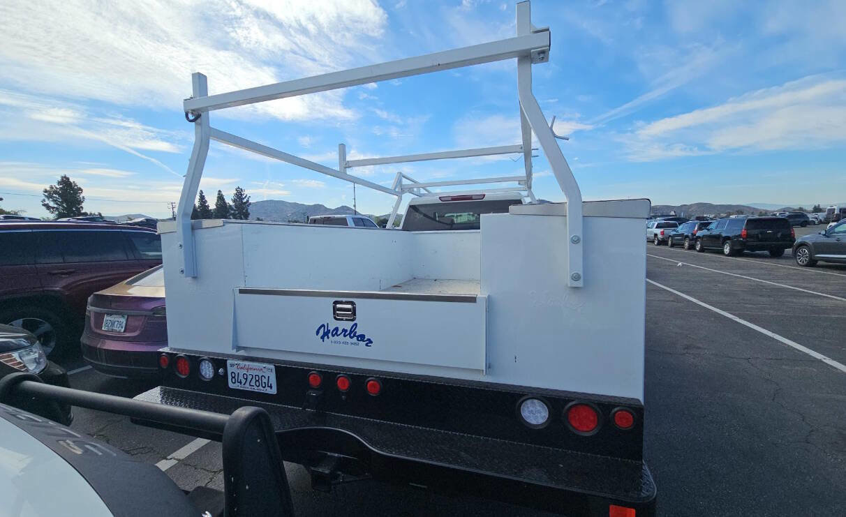 Used 2025 Chevrolet Silverado 3500 LT w/ Convenience Package image 4