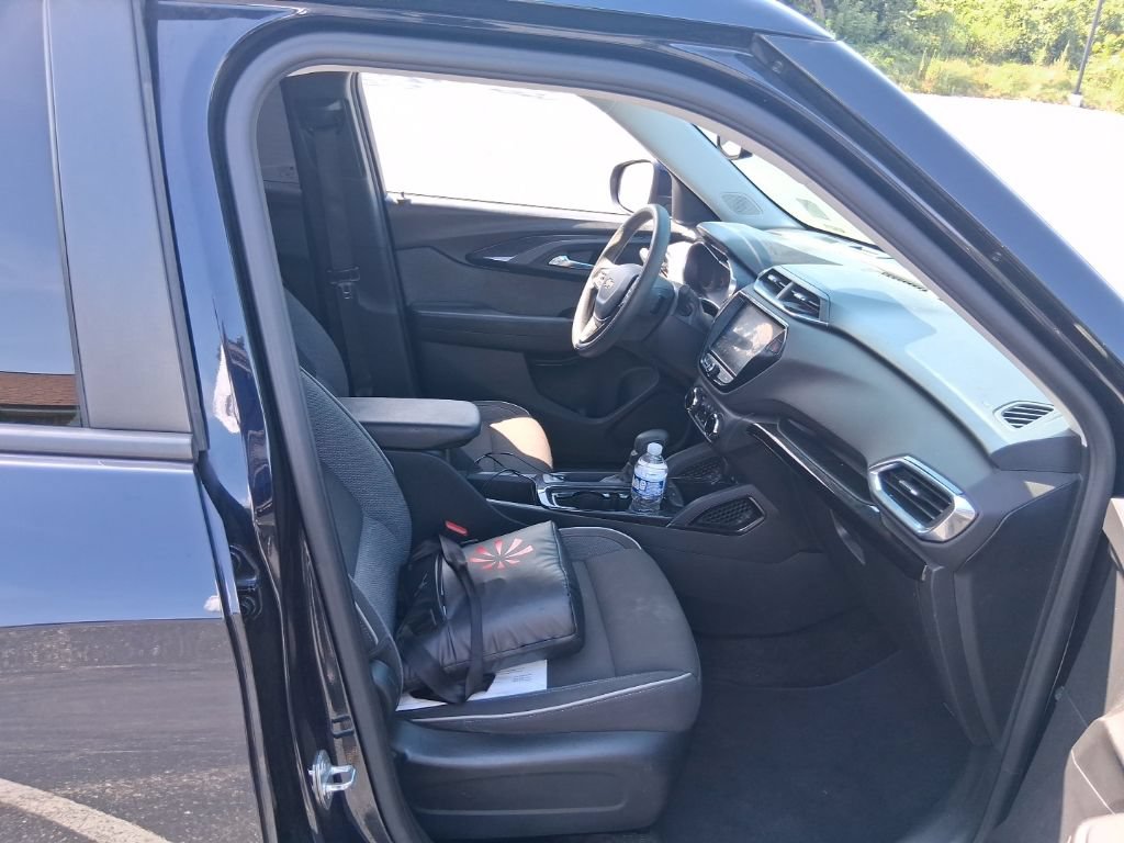Used 2021 Chevrolet TrailBlazer LT w/ Convenience Package FWD image 8